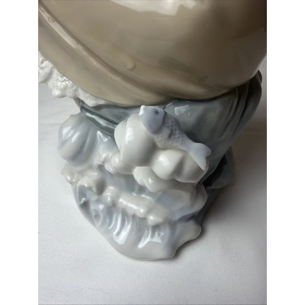 Vintage‎ Retired LLADRO Porcelain Figurine - Girl  & Hat - Sitting - Fish -w Box